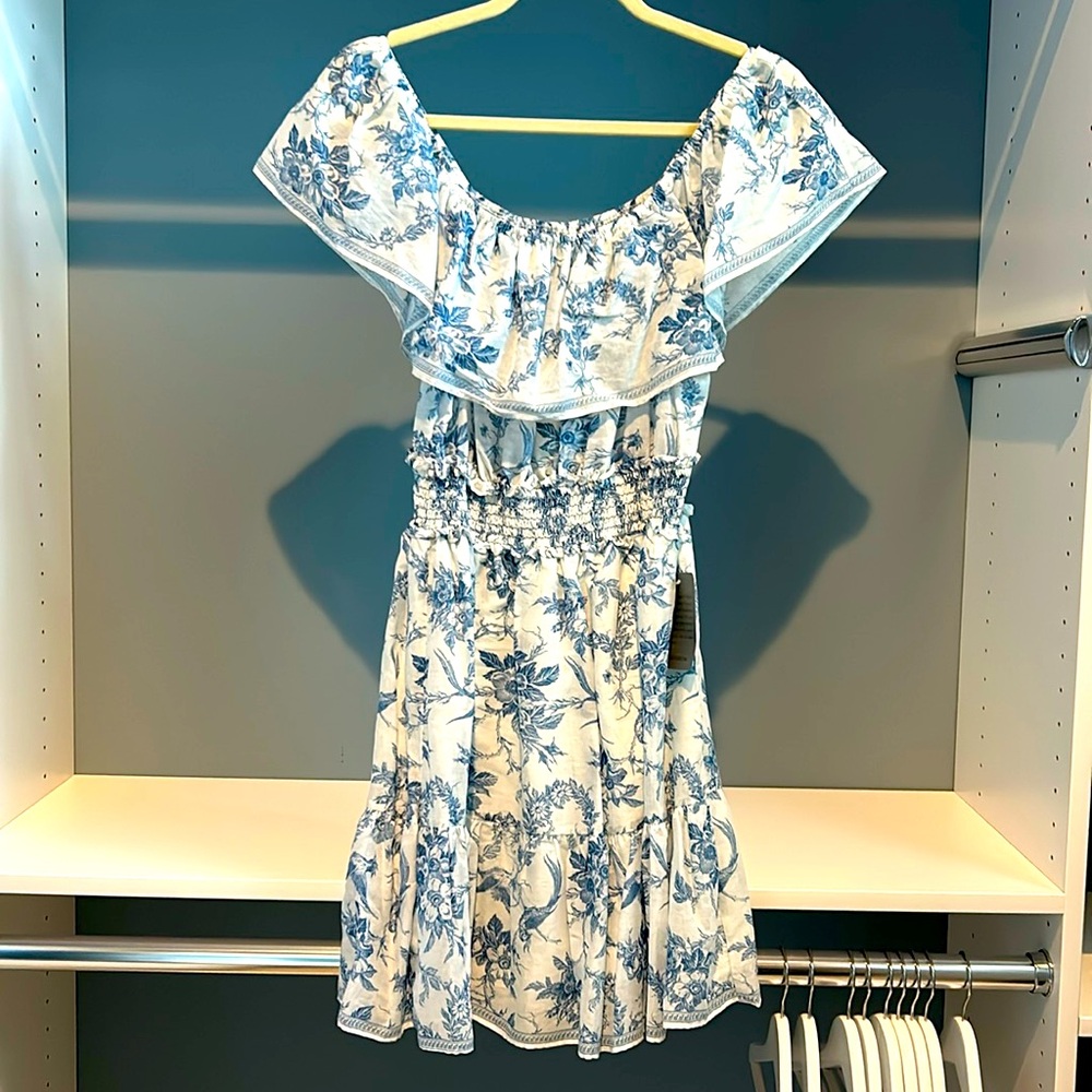 NWT Max Studio dress. White/blue. Off the shoulder. Ruffle front. Sz large